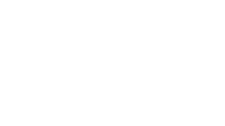 Một chiếc khoan không dây Bosch Professional nằm trên gỗ bên cạnh các vít và một thước dây.