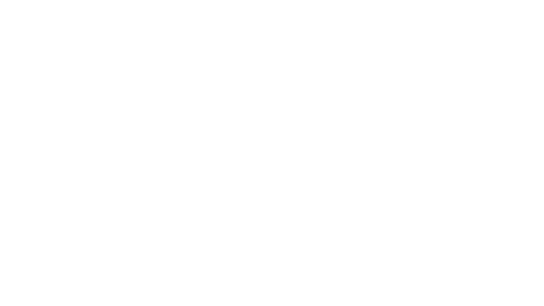 Hộp dụng cụ màu đen Bosch Professional trên bàn gỗ.